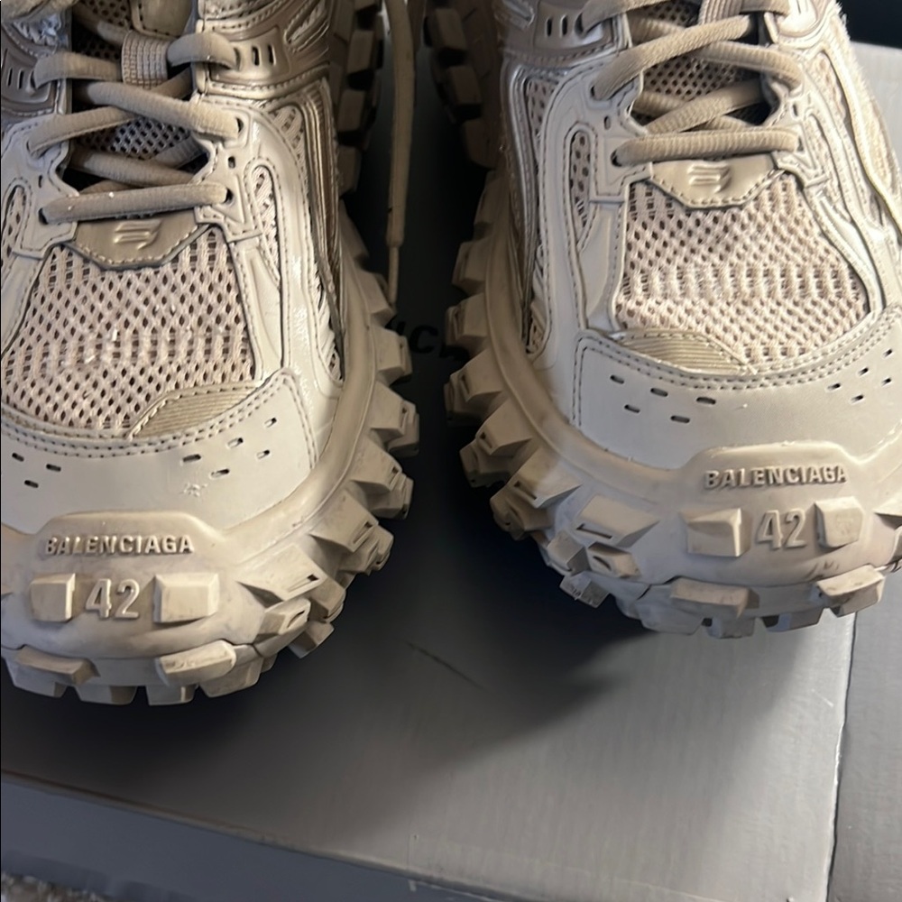 Balenciaga Bouncer Sneakers Men’s Size EU-42 US-8 Beige Athletic Shoes - Picture 4 of 16